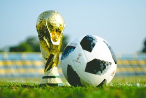 WANBO SPORTS 彩金最高平台-网球跨界惊魂！穆古鲁扎篮球场逆天改命，压哨逆转篮网引全网炸锅